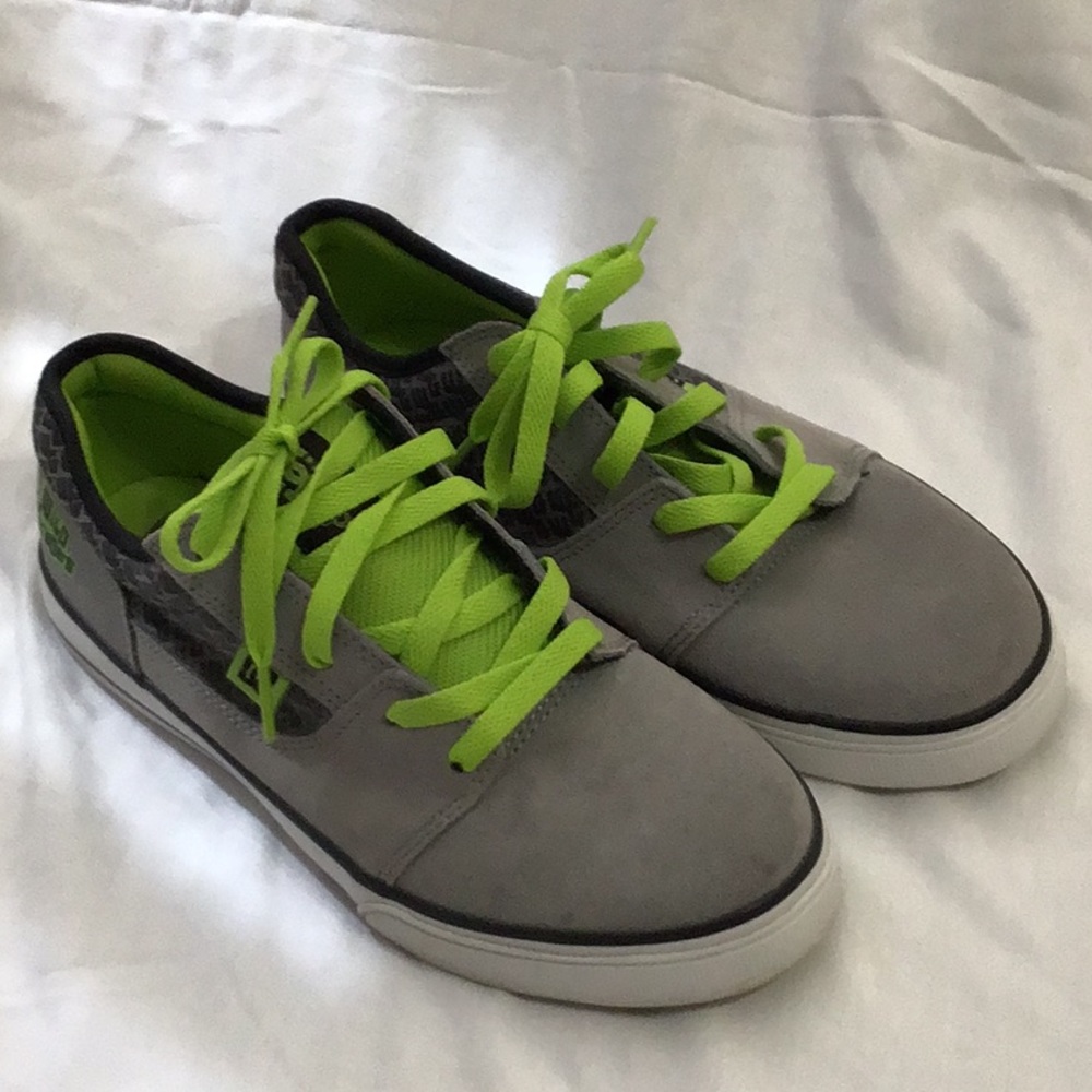 DC youth size 7 Y sneakers Wild Grinders